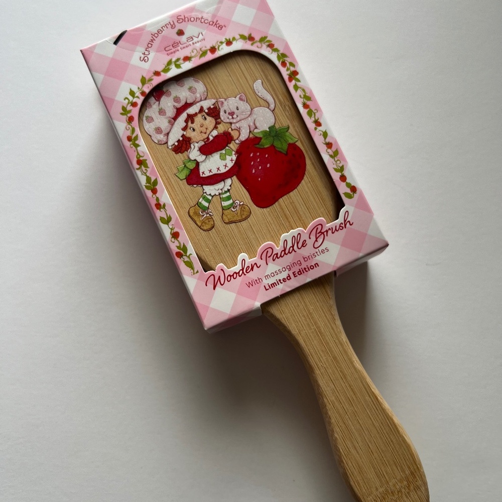 Strawberry Shortcake Wooden Paddle Brush NEW IN BOX